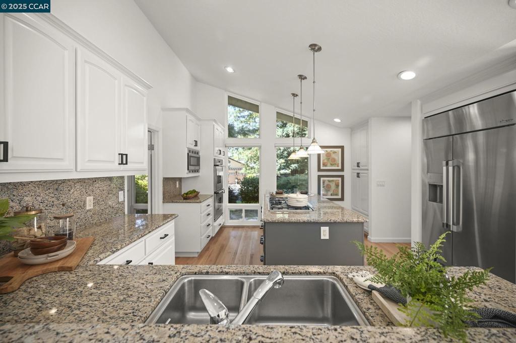 WHITEGATE - Residential
