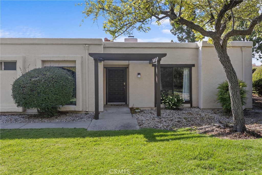 46 Los Palos Drive