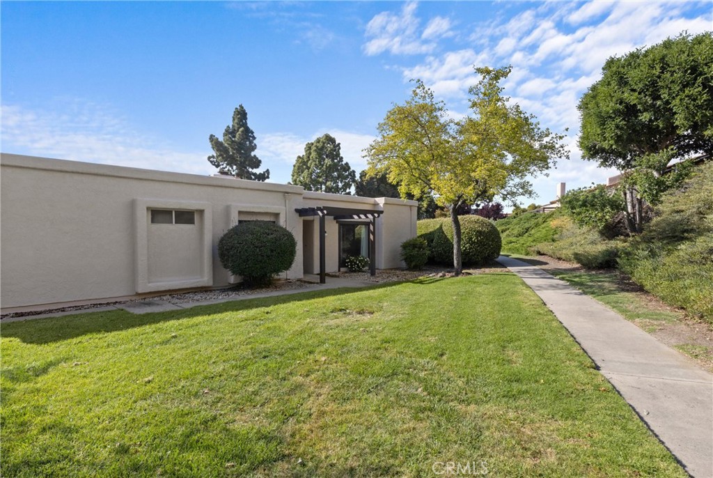 46 Los Palos Drive