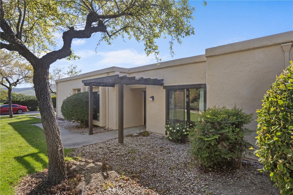 46 Los Palos Drive