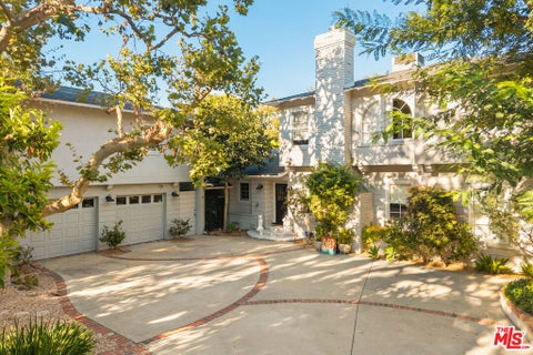Photo of 14161 Valley Vista Boulevard, Sherman Oaks, CA 91423 (MLS # 26985337)