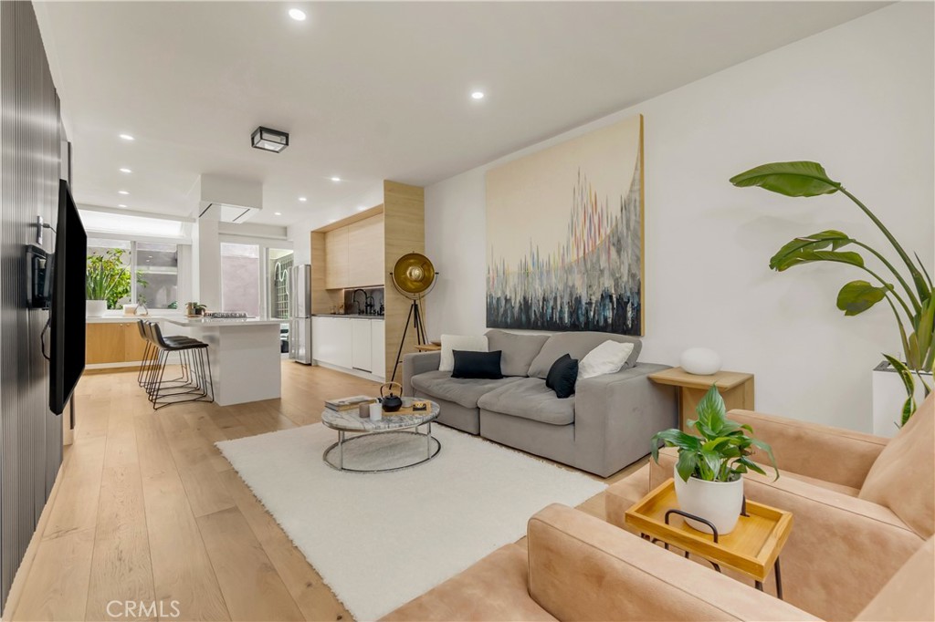 501 Herondo St #11