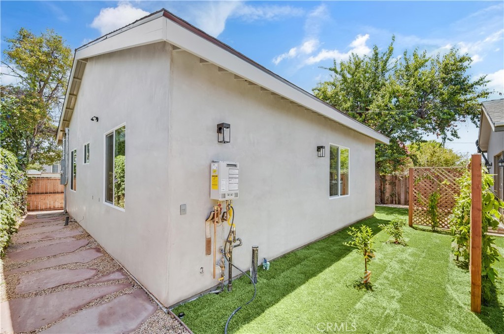 Brand new 3 bedroom, 2 bath designer home in prime area of Valley Glen. High Ceilings, designer features throughout, green and clean family neighborhood. Close to everything. 2 car garage, all new quality appliances including Washer/Dryer, Fridge, Range, Microwave, Dishwasher. Backyard includes BBQ, Citrus Trees and Passion Fruit Vines. On a large shared lot. 1st and last with good credit.
One year lease. 1 month deposit with good credit. Pets considered.