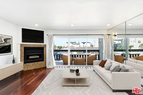 Photo of 320 Hermosa Avenue #102, Hermosa Beach, CA 90254 (MLS # 26729385)