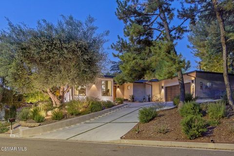 Photo of 4430 Natoma Avenue, Woodland Hills, CA 91364 (MLS # 226002374)