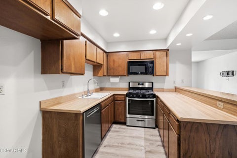 Tiny photo for 15258 Campus Park Drive #G, Moorpark, CA 93021 (MLS # 226003110)