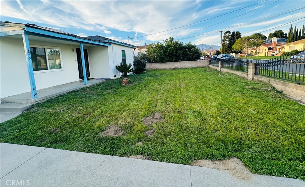 1825 S Gladys Avenue