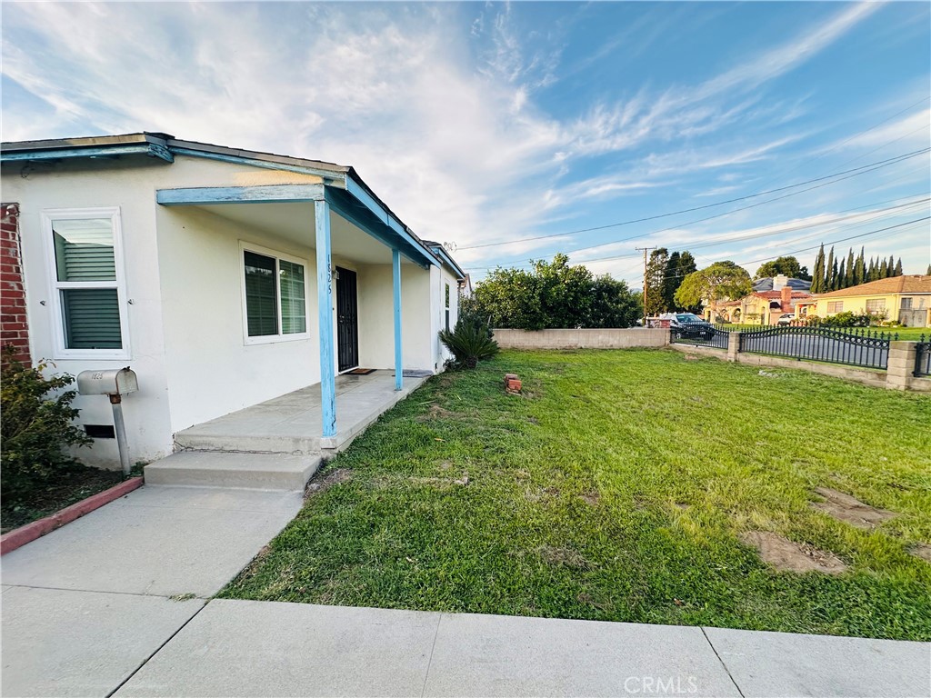 1825 S Gladys Avenue