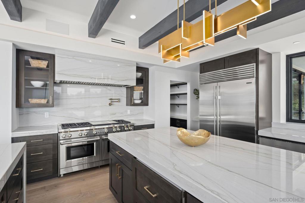 5465 Avenida Maravillas