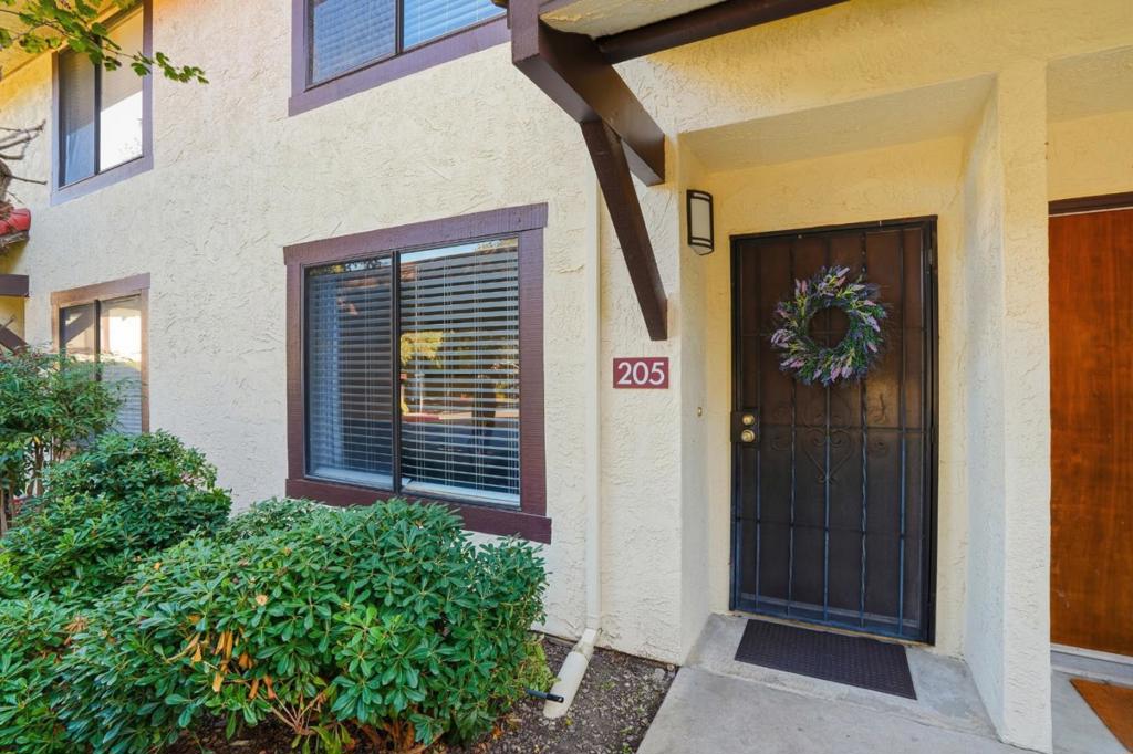 205 Del Valle Cir