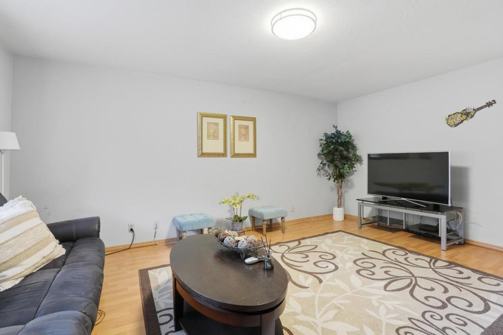 205 Del Valle Cir