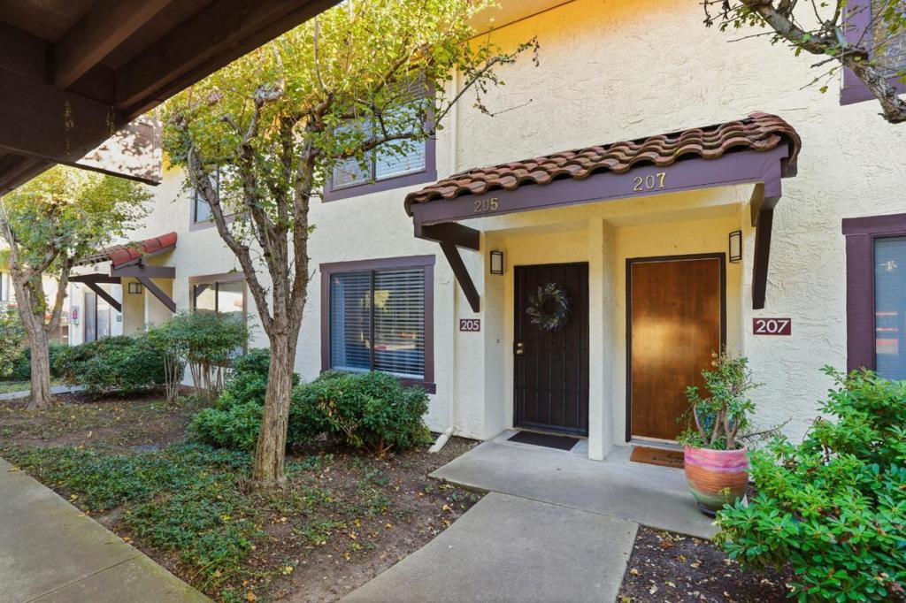 205 Del Valle Cir