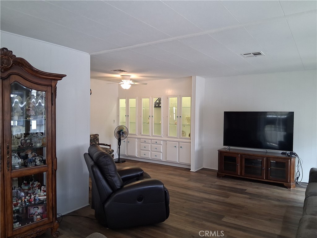 2201 Lake View 20
