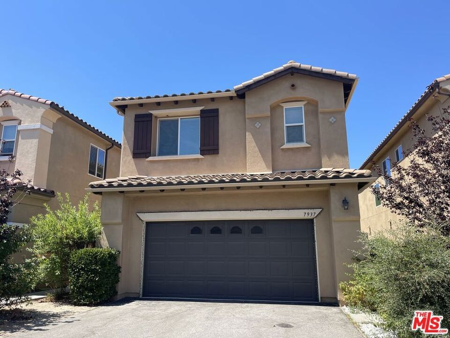 The Enclave a small comunity of 16 homes. you will fall in love with this 2016 built home for FAMILY SIZE, 5 bed, 4 bath.  One bed, one full bath, dinning area and fire place on the 1st floor.  Modern kitchen equipped with quartz countertops , hand set mosaic tile back splashes with eat at counter.  Upstairs master bedroom with walk in closet, over sized soaking tub, separate shower.  3 additional bed room and 2 bath, laundry room. Enjoy the LED recessed lighting, stainless steel stove, tankless water heater.