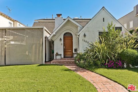 Photo of 1508 S Crest Drive, Los Angeles, CA 90035 (MLS # 26642263)