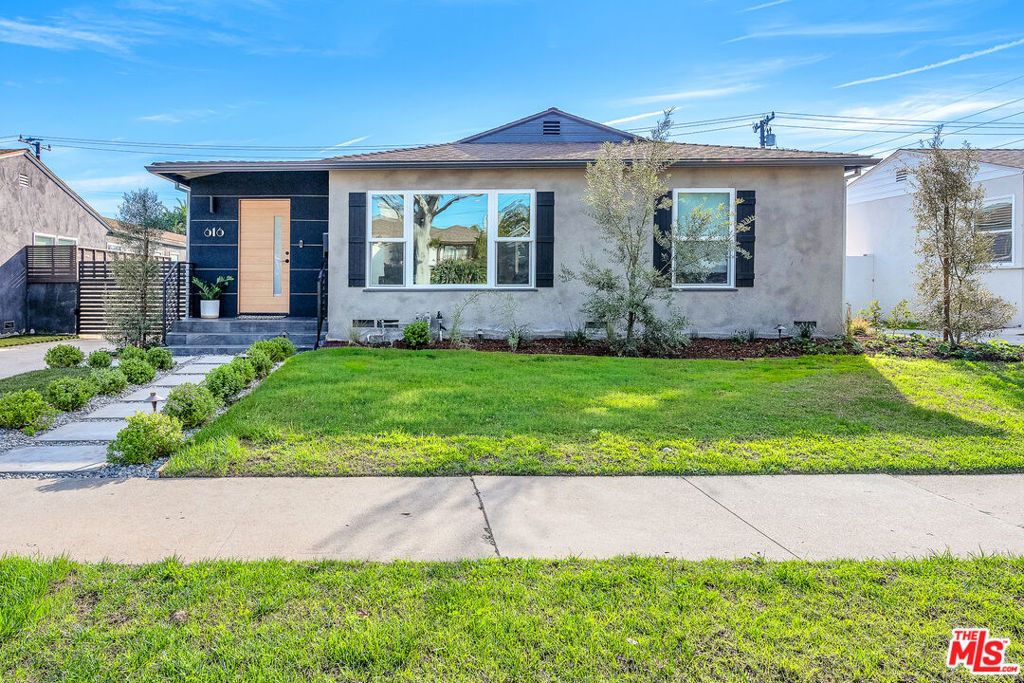 Photo of 616 W Ellis Avenue, Inglewood, CA 90302 (MLS # 26638523)