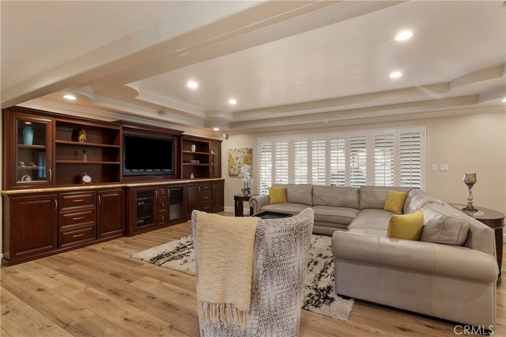 10066 Sideview Drive
