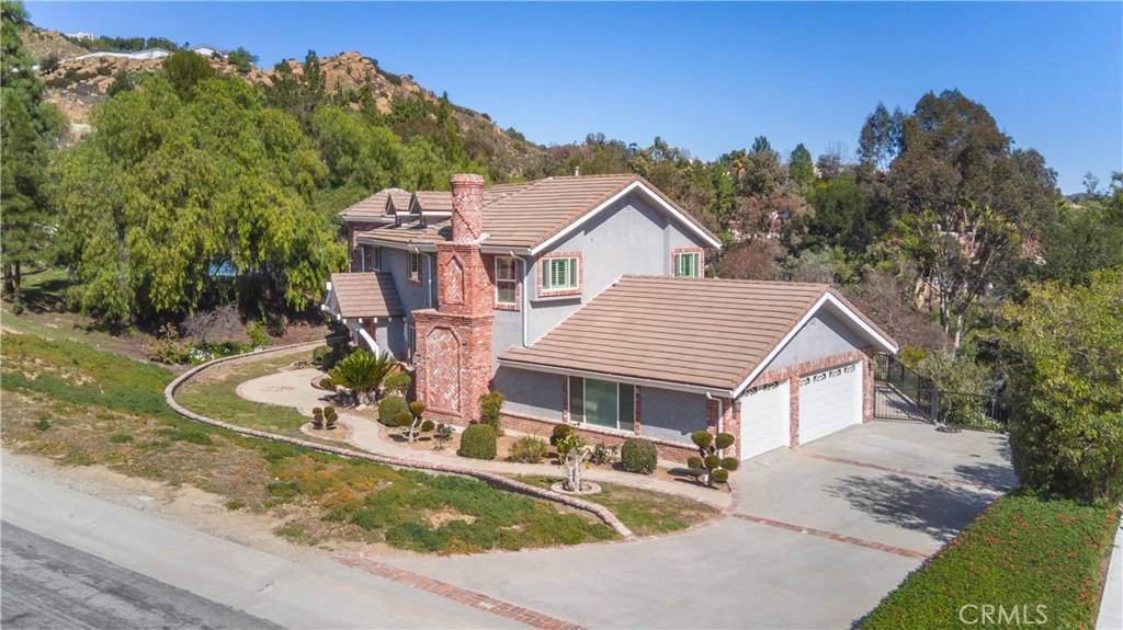 6 Bronco Lane
