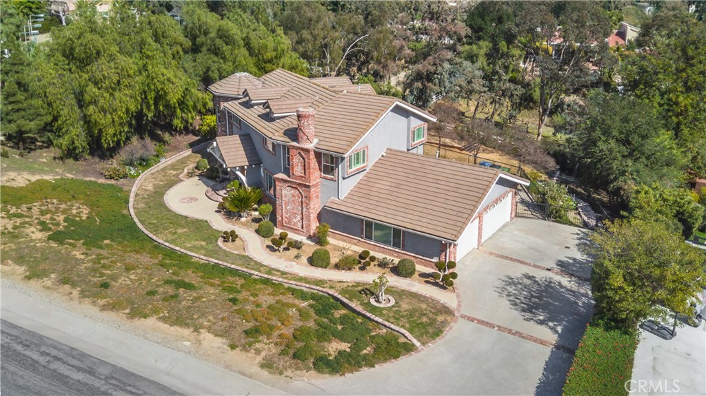 6 Bronco Lane