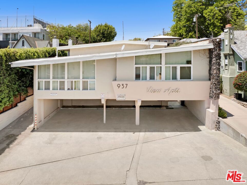 937 Hilldale Avenue