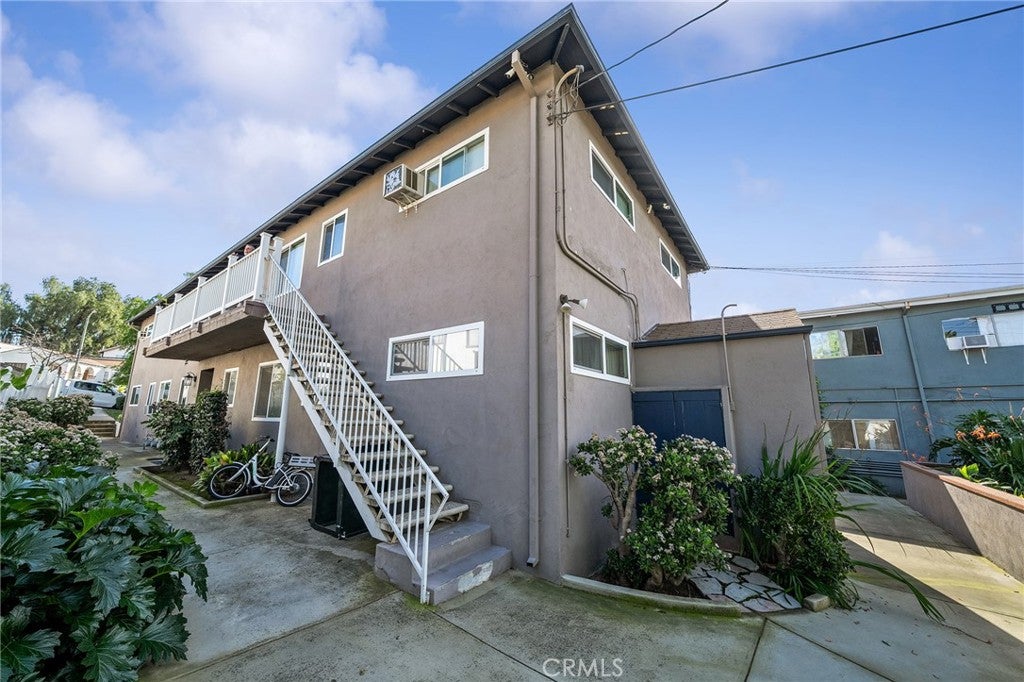 3823 Stockbridge