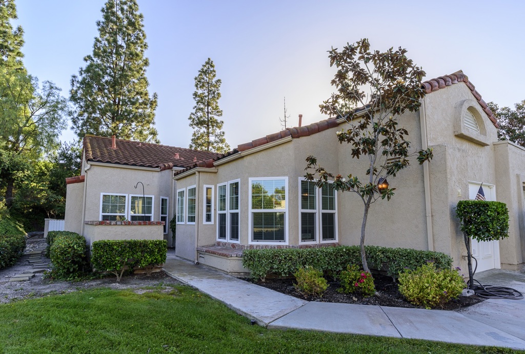 Wonderful single level, end unit in Las Brisas, Bernardo Heights! Home features upgraded windows, vaulted ceilings, tile flooring, updated eat-in kitchen with granite counters, indoor laundry room, and attached 1-car garage. Well maintained home w/ private back patio. Poway Unified School District. Walking distance to Bernardo Heights Middle School, Rancho Bernardo High School, and Bernardo Heights Community Club with swim & tennis! Near restaurants, shopping, and easy access to freeway. Won't last long! Neighborhoods: Bernardo Heights Complex Features: ,,,,, Equipment: Range/Oven Other Fees: 78 Other Fees Type: , Sewer: Sewer Connected Topography: LL
