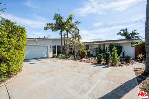 Photo of 11332 Loch Lomond Road, Los Alamitos, CA 90720 (MLS # 26657951)