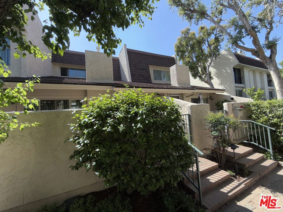 22239 1/4 Erwin Street
