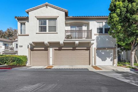 Photo of 3769 Carmel View Rd Rd #2, San Diego, CA 92130 (MLS # 260007238SD)