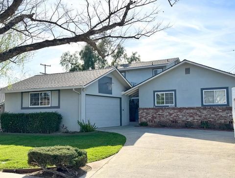 Photo of 5059 Bel Estos Drive, San Jose, CA 95124 (MLS # ML82038412)