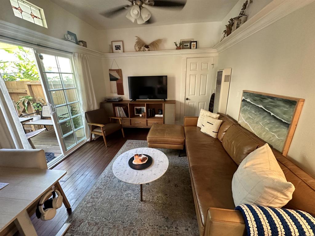 Beach home west of 101 and close to restaurants and beach. Victorian home with high ceilings and original wood floors. Private gated yard, Very cool!! outside beach shower, private yard,