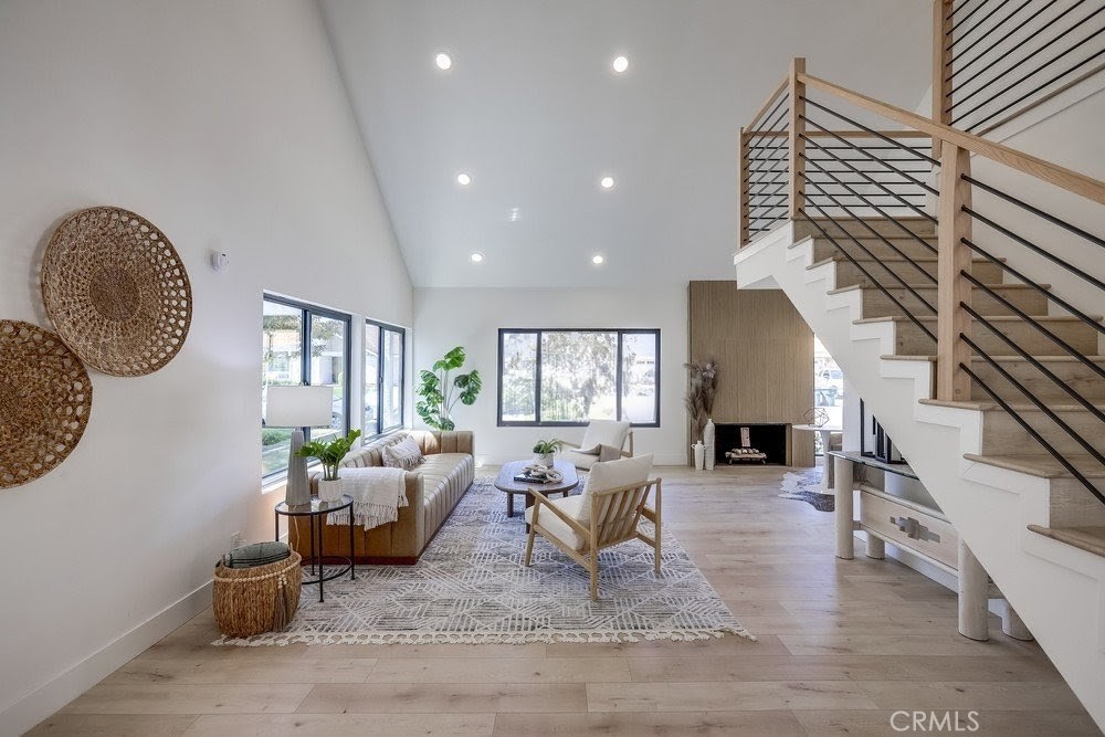 6042 Marilyn Drive