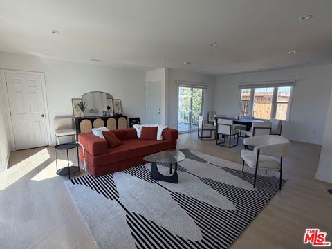 Photo of 1546 S Ogden Drive #A, Los Angeles, CA 90019 (MLS # 26665913)