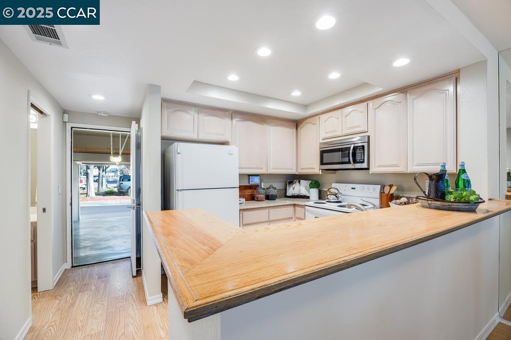 ELLINWOOD - Residential