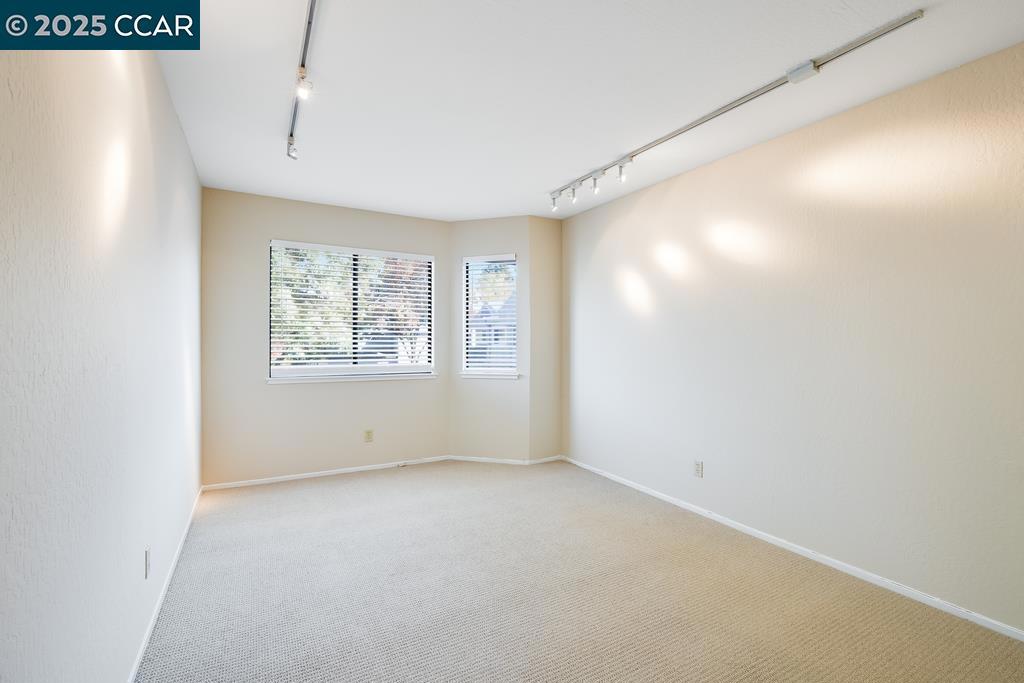 ELLINWOOD - Residential