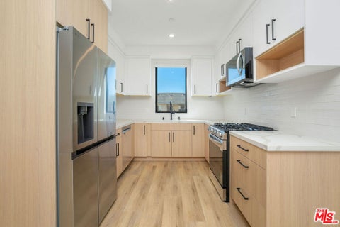 Photo of 111 N Orlando Avenue, Los Angeles, CA 90048 (MLS # 26864621)
