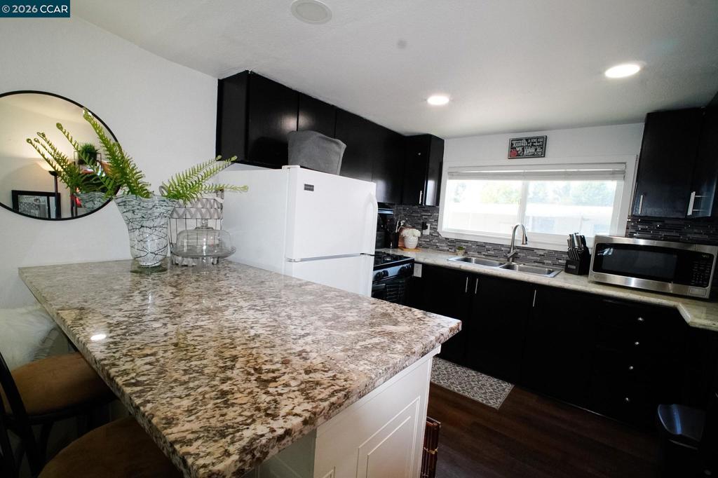 3875 Castro Valley Blvd