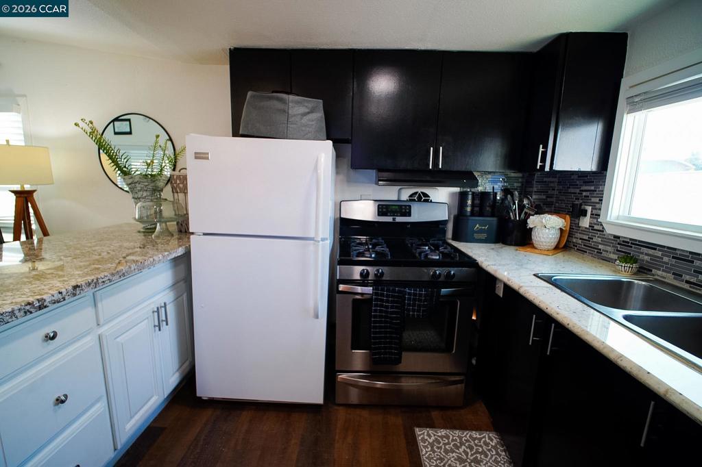 3875 Castro Valley Blvd