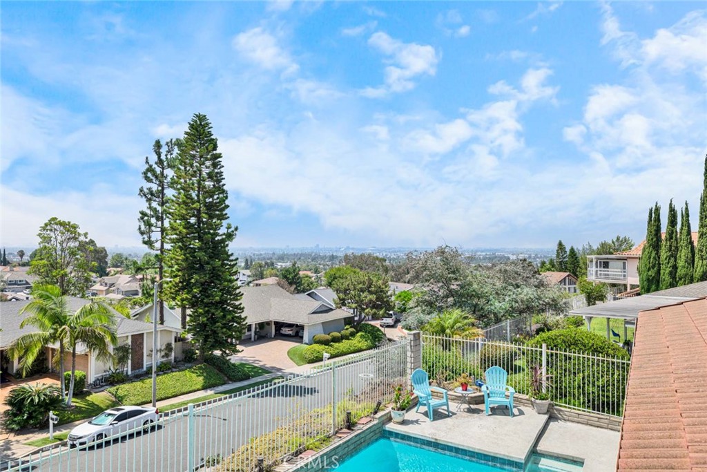 2204 E White Lantern Lane