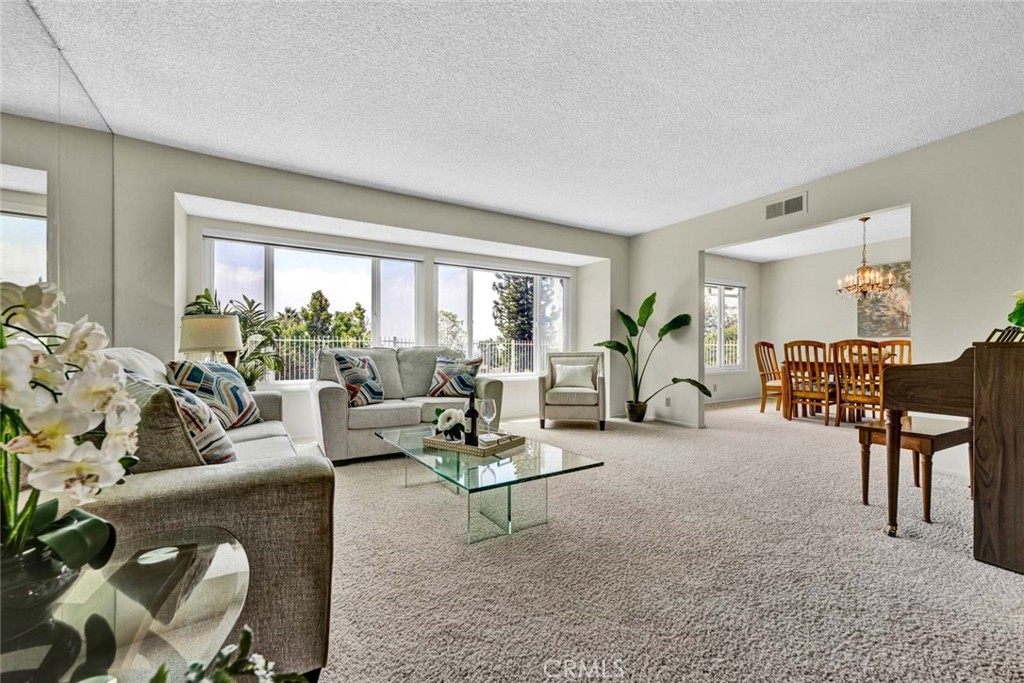 2204 E White Lantern Lane