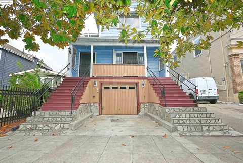 Photo of 672 33Rd St St, Oakland, CA 94609 (MLS # 41114696)