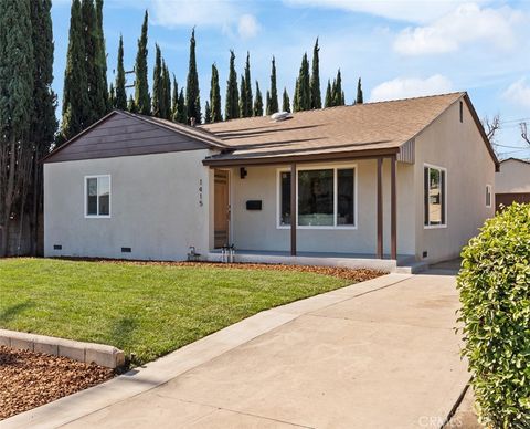 Photo of 1415 N Screenland Dr, Burbank, CA 91505 (MLS # SR26029225)