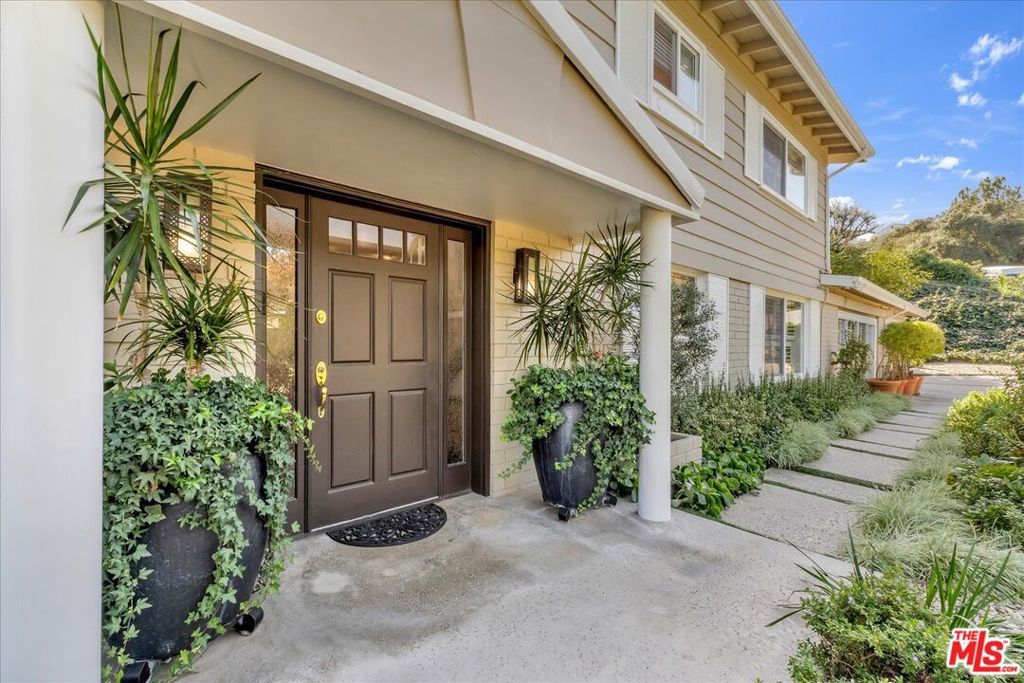 Photo of 3660 Ballina Canyon Road, Encino, CA 91436 (MLS # 26633625)