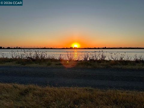 Photo of 1 Bradford Island Rd, Oakley, CA 94561 (MLS # 41122646)
