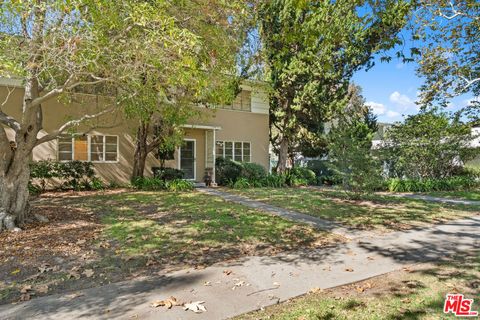 Photo of 5432 Village Grn, Los Angeles, CA 90016 (MLS # 25609575) Photo of 5432 Village Grn, Los Angeles, CA 90016 (MLS # 25609575)