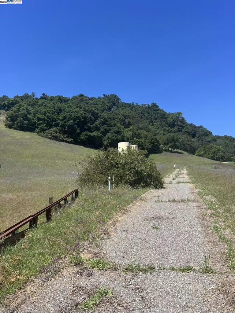 An approximately 27 acres secluded vacant land property with a approximately 10,000 square feet warehouse. This property needs TLC but it can turn into a beautiful property. Many many upside potential.....