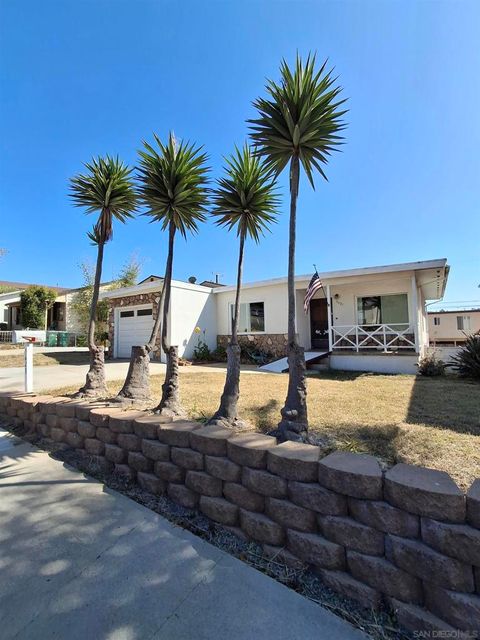 Photo of 5621 Mildred St St, San Diego, CA 92110 (MLS # 250041264SD) Photo of 5621 Mildred St St, San Diego, CA 92110 (MLS # 250041264SD)