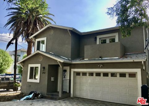 Photo of 2702 W Bellevue Avenue, Los Angeles, CA 90026 (MLS # 25614723)