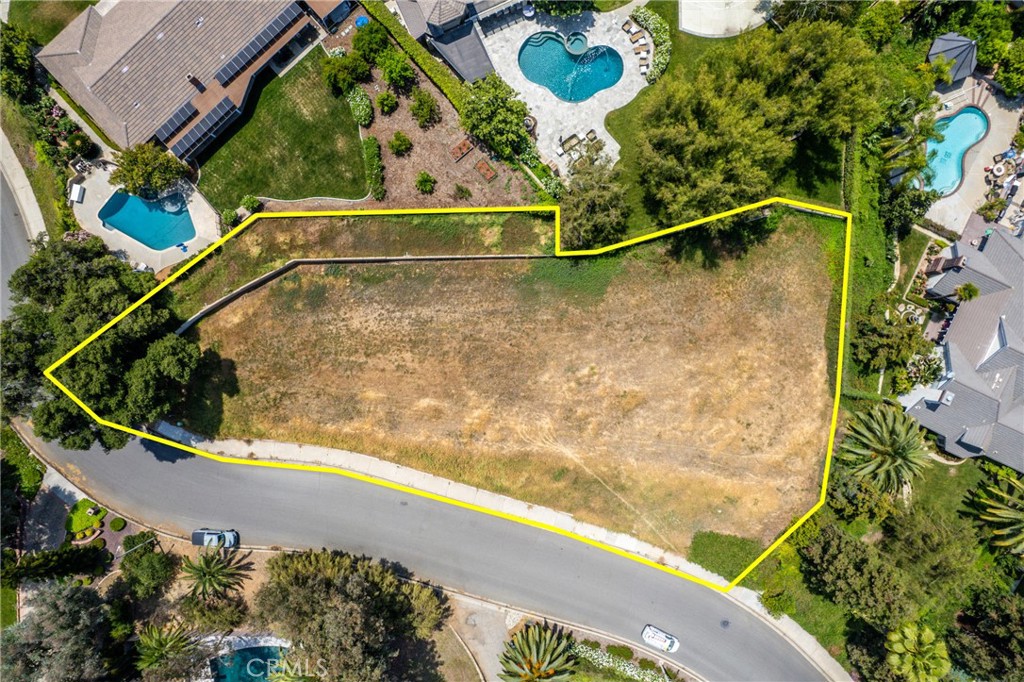 Smiley Heights vacant parcels are far and few. Find this majestic lot on Sunnyside Avenue in between Piedmont & Cascante. Flat and buildable, with luscious scenery. Just over half an acre. Perfectly appointed for the build you have been planning all of these years!!