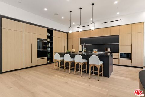 Photo of 11929 Brentwood Grove Drive, Los Angeles, CA 90049 (MLS # 25617067)